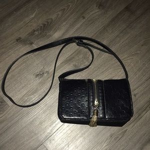 Jennifer Lopez Bags, Women’s Crossbody Purse, Black & Gold Dangle Chain, Pockets